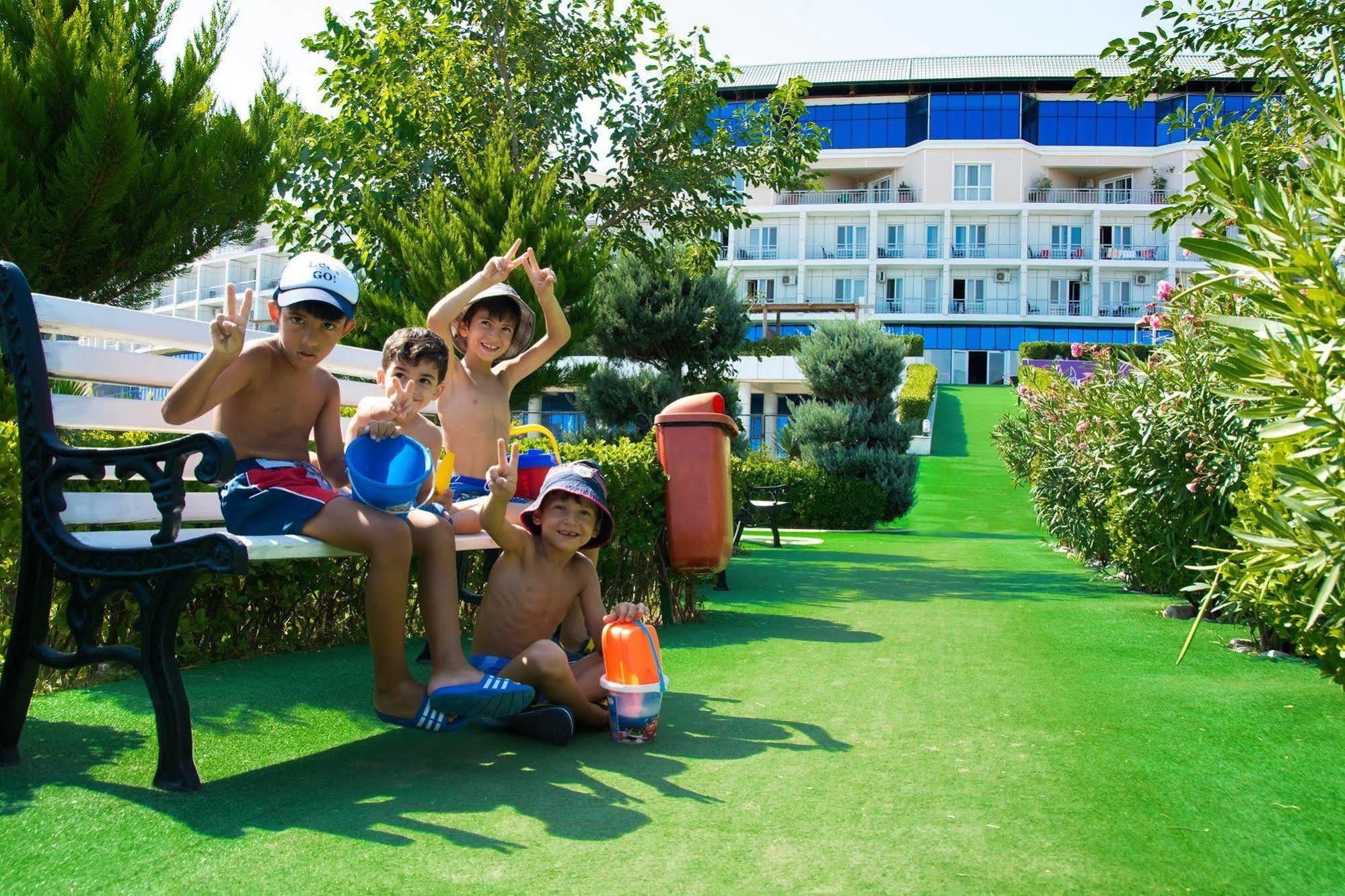 Af Hotel Aqua Park Family Resort Complex Новхани Екстериор снимка