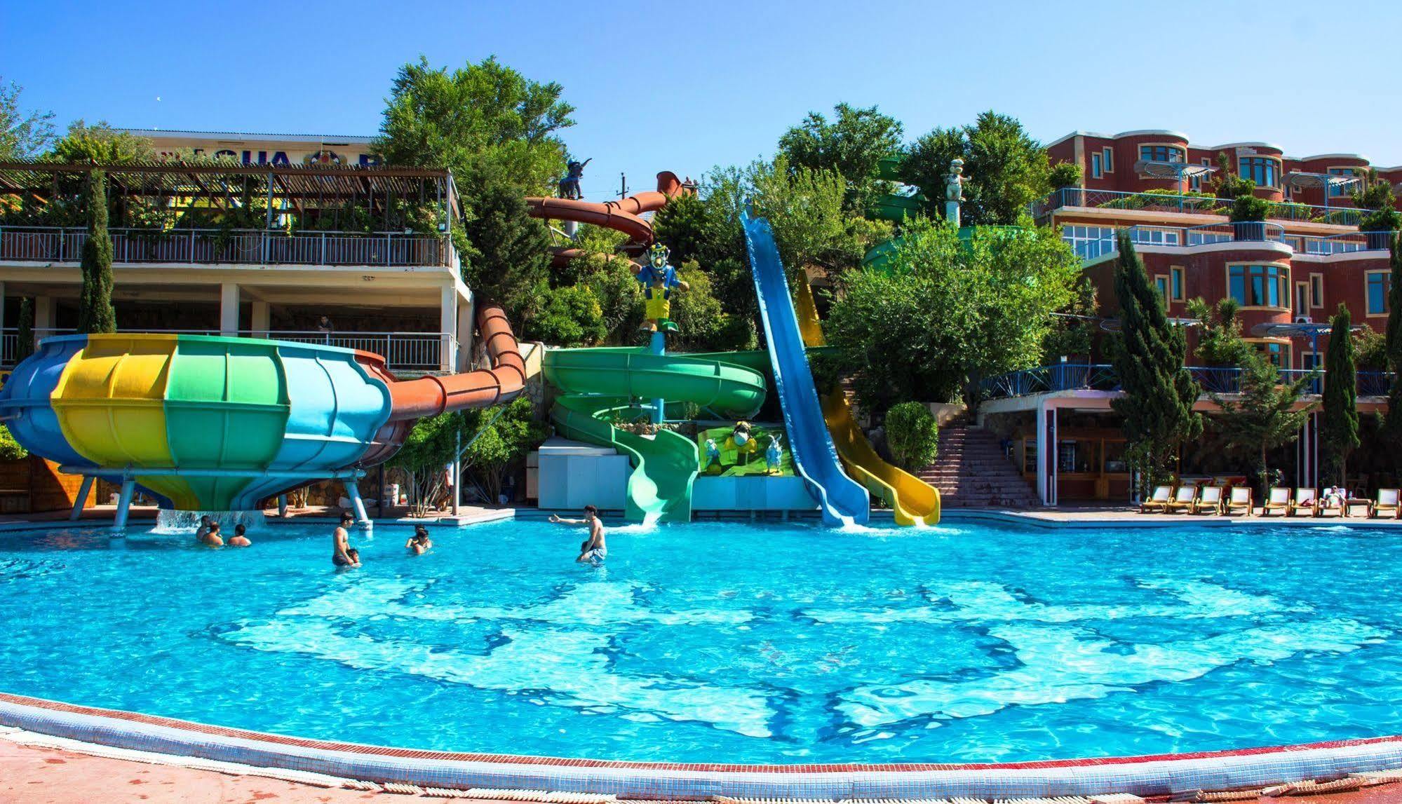 Af Hotel Aqua Park Family Resort Complex Новхани Екстериор снимка